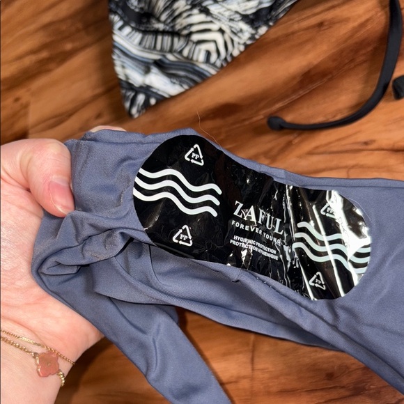 Patterned Bikini - Picture 4 of 7